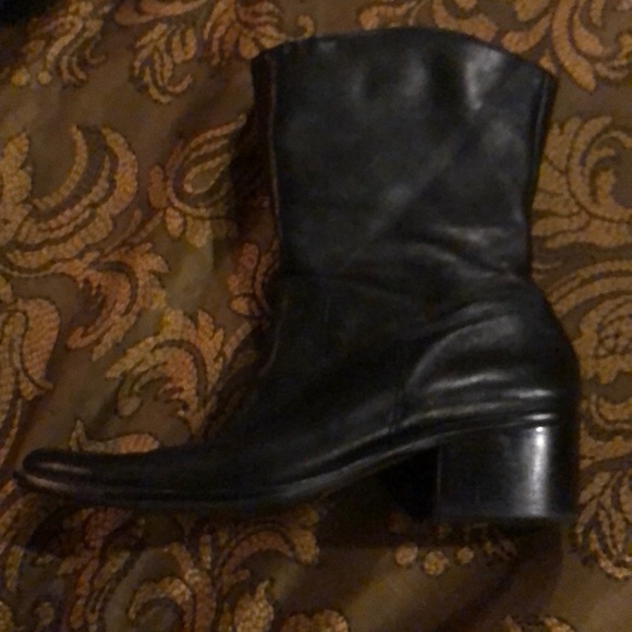 Boots - Picture 6 of 9